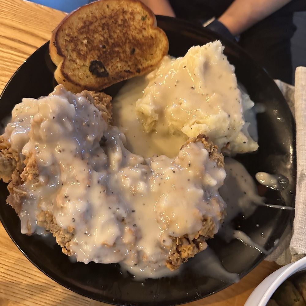 Papas Steakhouse - Chicken fried steak with mashed potatoes and cream gravy - Southern Near Me - Longview, Texas Papas Steakhouse - Chicken fried steak with mashed potatoes and cream gravy - Southern Near Me - Longview, Texas