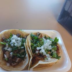 Tortilleria La Reyna - Lengua and tripa tacos.