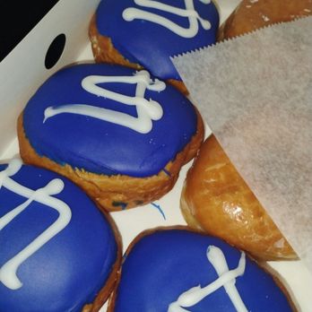 Randy's Donuts - Custard filled ! - Donuts Near Me - Inglewood, California