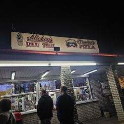 Mickey's Dairy Twist - Outside