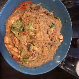 Vegan Noodle Bowl w/ Chicken Vegan Noodle Bowl w/ Chicken