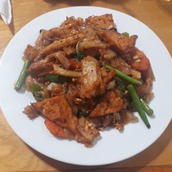Benjarong Restaurant - Drunken Noodles with tofu.