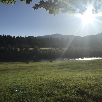 Klamath River Resort Inn - The beautiful lawn - Rafting/Kayaking Near Me - Happy Camp, California Klamath River Resort Inn - The beautiful lawn - Rafting/Kayaking Near Me - Happy Camp, California