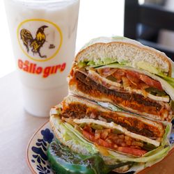 El Gallo Giro - Torta Cubana