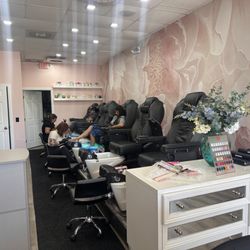 Lacquer Me Nail Bar