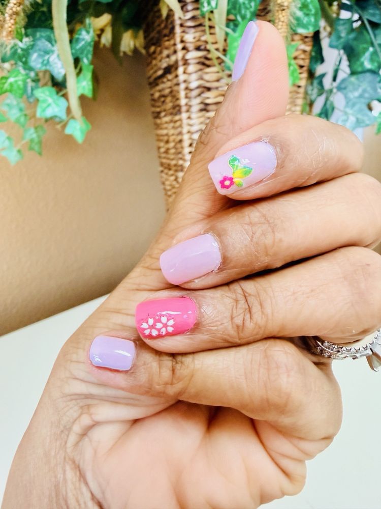 J Nails Logo