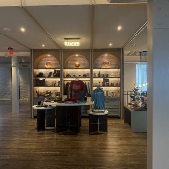 The Balladeer Hotel, Mount Airy, a Tribute Portfolio Hotel - Gift shop area at the entrance - Hotels Near Me - Mount Airy, North Carolina