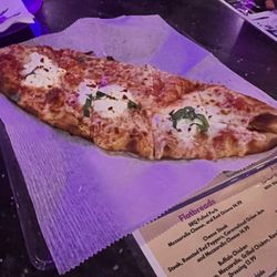 La La’s Sports Lounge - Margherita flatbread-so good!