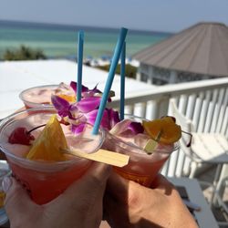 Bud & Alley's Restaurant - Rum punch drinks