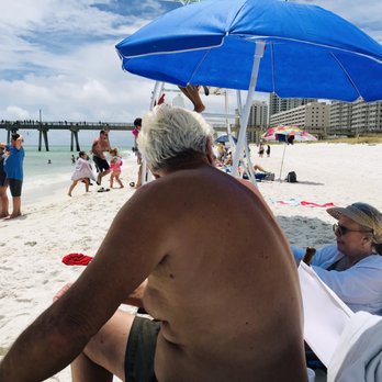 Navarre Beach - My dad & his wife love hanging at Navarre bc they have a outdoor shower & nice restrooms here. Great family beach :)) - Beaches Near Me - Navarre, Florida