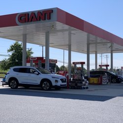 Giant Food Store 6279 - Gas station (located in parking lot)