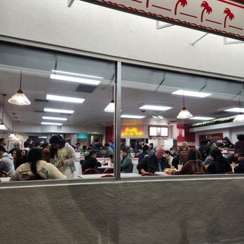 In-N-Out Burger - Inside packed out - Burgers Near Me - Kettleman City, California In-N-Out Burger - Inside packed out - Burgers Near Me - Kettleman City, California