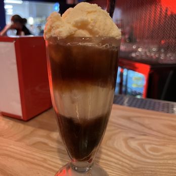 Cosmo Burger XR - Charley's recommendation: the root beer float - Cocktail Bars Near Me - Kansas City, Missouri