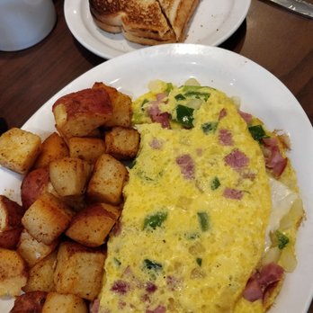 The DW Diner - Western Omelet, - Diners Near Me - Merrimack, New Hampshire