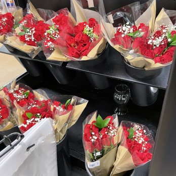 Giant Food - Beautiful flowers (mourning the loss of food on the shelves) - Grocery Near Me - Ellicott City, Maryland Giant Food - Beautiful flowers (mourning the loss of food on the shelves) - Grocery Near Me - Ellicott City, Maryland