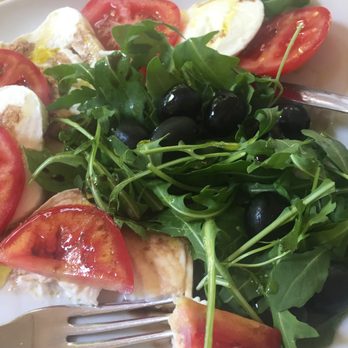 L'Archetto - Caprese Salad - Pizza Near Me - Rome, RM L'Archetto - Caprese Salad - Pizza Near Me - Rome, RM