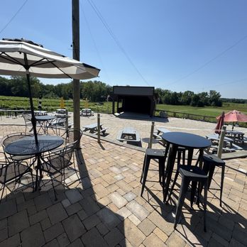 Vineyard 2121 - Wine Tasting Room Near Me - Benton Harbor, Michigan