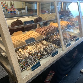 Fudgery - Fudge case - Candy Stores Near Me - Sevierville, Tennessee