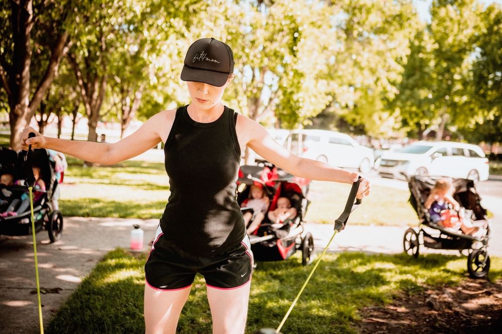 FIT4MOM Brentwood Logo