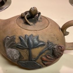 Crossroads Hospice Society Thrift Store - .. another view of the cool frog and fish design work.