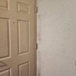 Howard Johnson by Wyndham Hattiesburg - Mold on walls, cobwebs, filthy door.