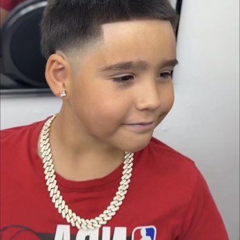 Jay Cuttn Up - Both sides evenly blended and straight crisp line up from each side - Barbers Near Me - San Jose, California Jay Cuttn Up - Both sides evenly blended and straight crisp line up from each side - Barbers Near Me - San Jose, California