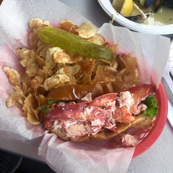 Gilbert's Chowder House - Lobster Roll Sandwich - Seafood Near Me - Portland, Maine
