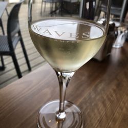 Waves Port Campbell Cafe Bar Restaurant - Pizzili Sauv Blanc