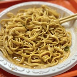 Yellow noodle with peanut sauce