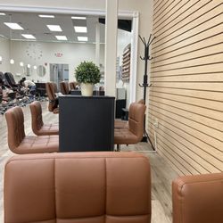 Molly Nails & Spa - Inside