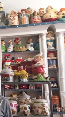 Grannie's Cookie Jars & Ice Cream Parlor by null