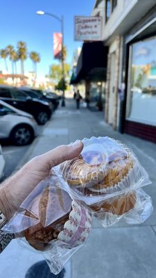 Suzanne's Cake & Pastry by null