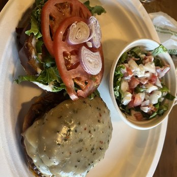 Trio Plant-based - Classic burger - Vegan Near Me - Minneapolis, Minnesota