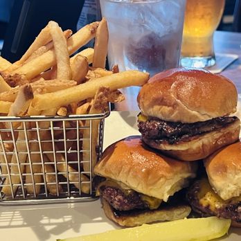 Yard House - Happy Hour Menú at Yard House new location at Otay Ranch in Chula Vista, CA - New American Near Me - Chula Vista, California