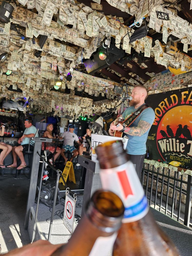 Willie T's