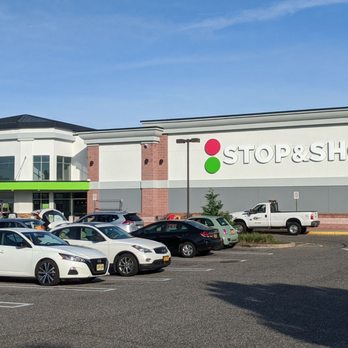 Stop & Shop - cars parked in a parking lot - Grocery Near Me - Riverhead, New York