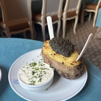Caviar Kaspia - Caviar baked potato - Specialty Food Near Me - Paris, 75