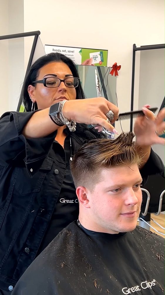 Great Clips Logo