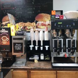 Johnnys Gourmet Deli - Nice self-serve coffee/tea station