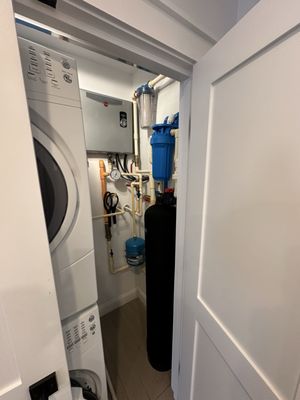 Aqua Guard Mainline Plumbing and Services Logo