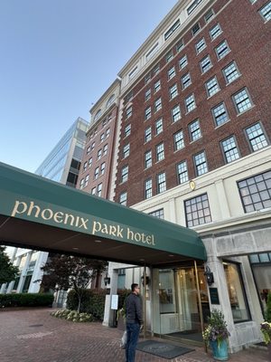 Phoenix Park Hotel by null