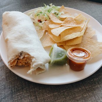 El Huarache Mexicano - Chicken Burrito - Mexican Near Me - Shakopee, Minnesota El Huarache Mexicano - Chicken Burrito - Mexican Near Me - Shakopee, Minnesota