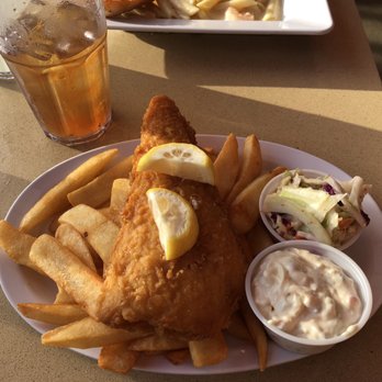 Sidewalk Cafe - The fish and chips with a passion fruit tea - Tacos Near Me - Venice, California