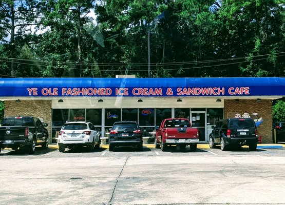 Ye Ole Fashioned Ice Cream and Sandwich Cafe by null