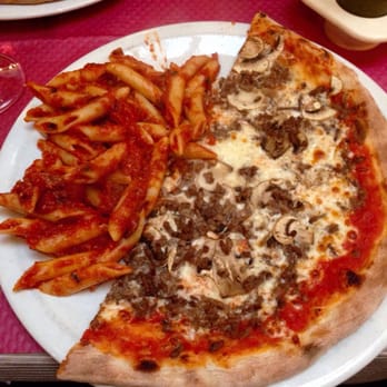 La Mamma - Pasta Arrabiata and Pizza Campione, they split it for us to share! - Pizza Near Me - Paris, 75 La Mamma - Pasta Arrabiata and Pizza Campione, they split it for us to share! - Pizza Near Me - Paris, 75