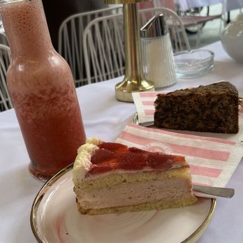 Aida - Strawberry cake - Cafes Near Me - Vienna, 9