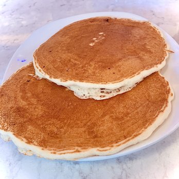 Mom's Kitchen & Bar - Bars Near Me - Astoria, New York Mom's Kitchen & Bar - Bars Near Me - Astoria, New York