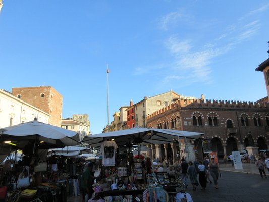 Piazza Delle Erbe by null
