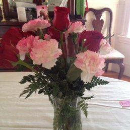 This is what my wife got at 10:00pm on Valentine's Day. 8 airbrushed carnations and 4 Roses. I was STILL CHARGED FOR A DOZEN ROSES!