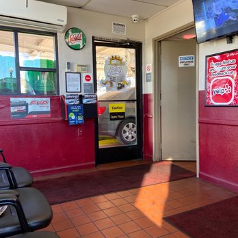 Jiffy Lube - Coffee , seats, tv, really helpful!!! - Auto Repair Near Me - Simi Valley, California